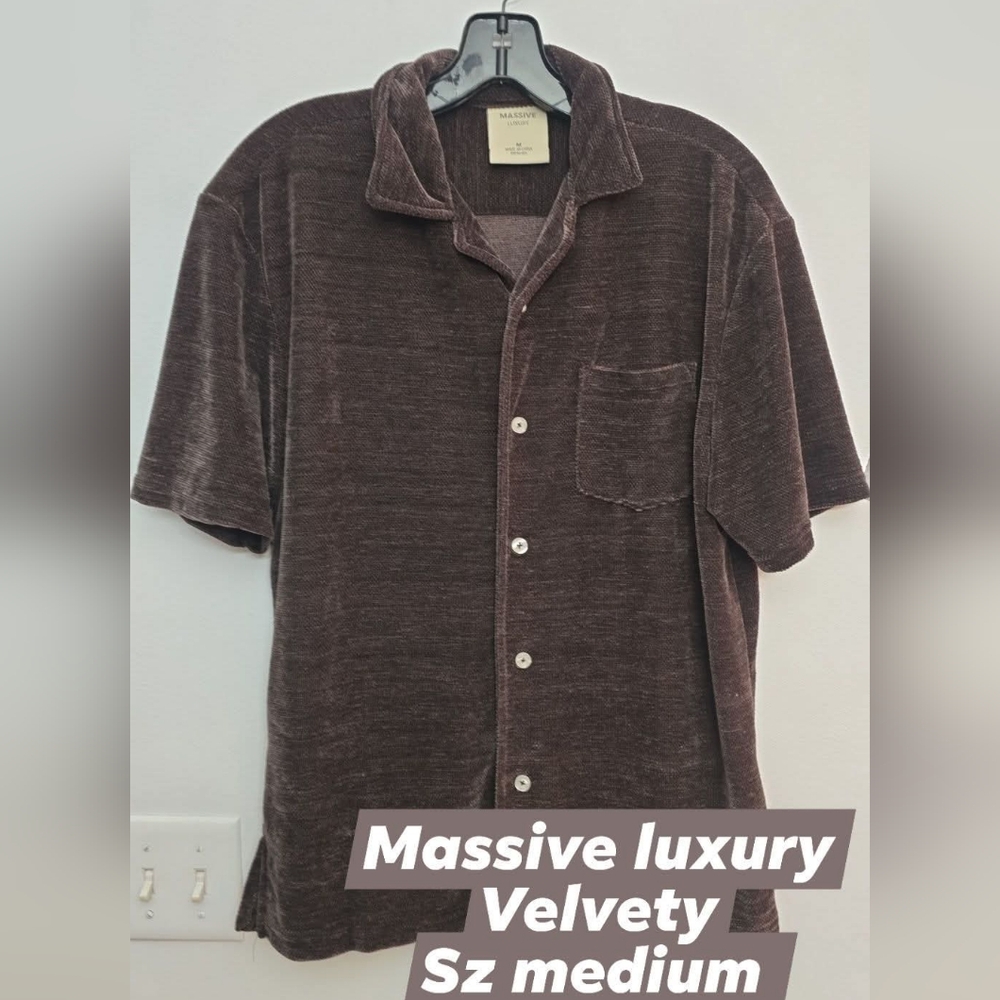 Massive Luxury mens shirt sz medium